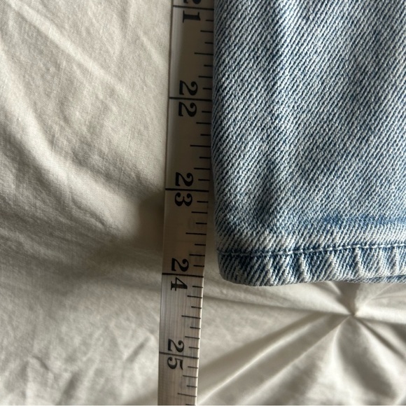 Hollister Curvy High-Rise Mom Jeans Faded Blue - Picture 5 of 6